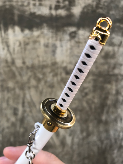 Aliya™ | Weiß-Gold Umwickelten Katana-Schlüsselanhänger