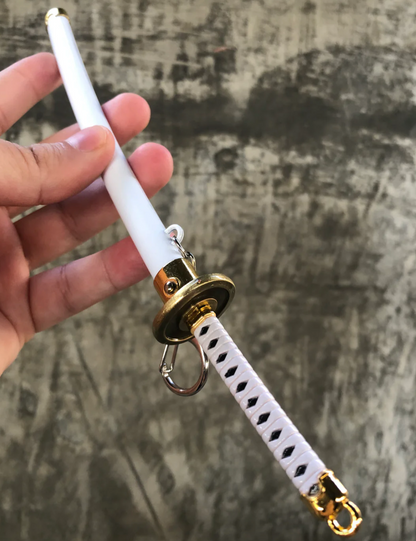 Aliya™ | Weiß-Gold Umwickelten Katana-Schlüsselanhänger